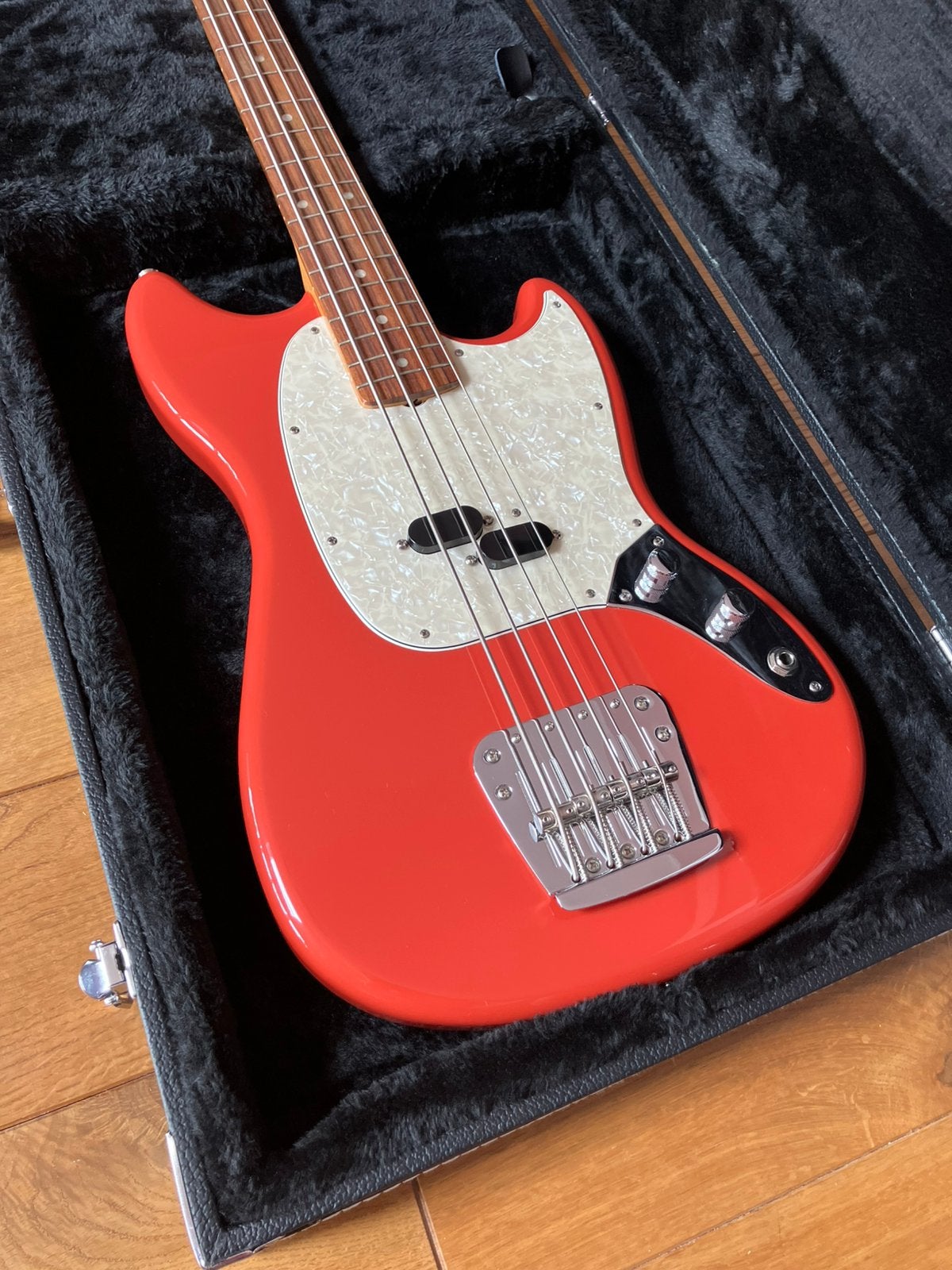 Fender Vintera ’60s Mustang Bass, Muziek en Instrumenten, Ophalen, Zo goed als nieuw