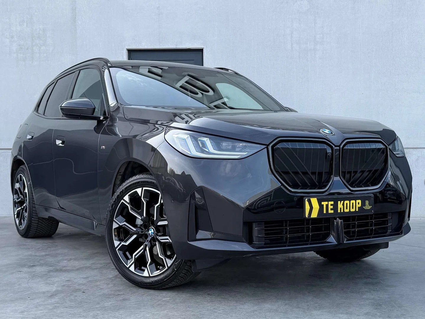 BMW X3 30e xDrive M Sport / Pano | Harman Kardon | Iconic Gl, Autos, 1998 kg, Phares entièrement LED, Noir, 5 portes