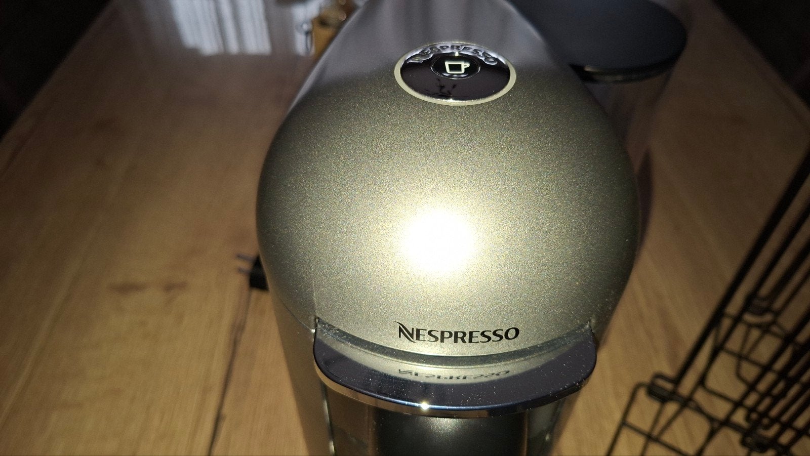 Vends machine à café Nespresso Vertuo Plus (très bon état), Enlèvement, Comme neuf, Dosettes et capsules de café, Réservoir d'eau amovible
