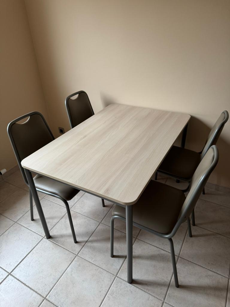 Keukentafel + 4 stoelen., Huis en Inrichting, Tafels | Eettafels, Ophalen, Zo goed als nieuw
