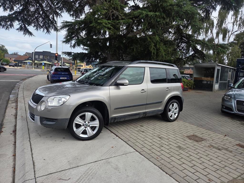 Skoda Yeti 1.2TSI AUTOMAAT 155.000KM BENZINE, Auto's, Euro 5, Stof, Zwart, 4 cilinders