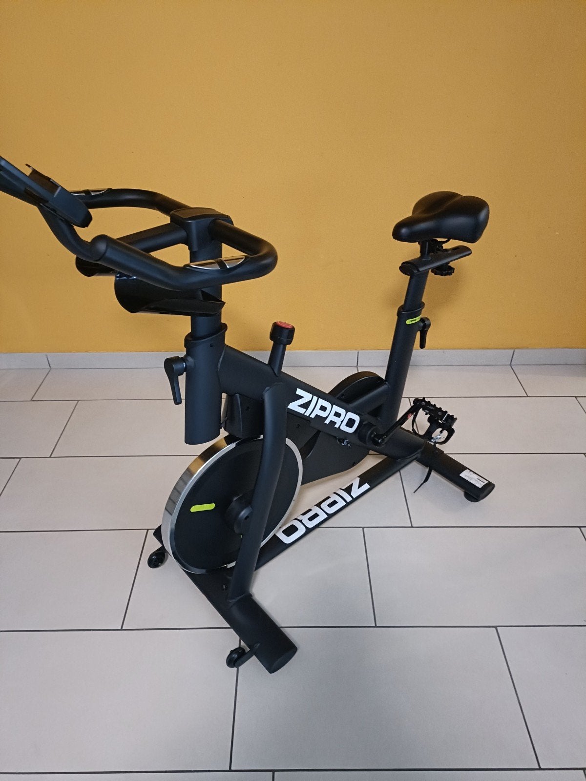 Te koop: ZIPRO spinningfiets – €120, Sport en Fitness, Fitnessapparatuur, Ophalen, Zo goed als nieuw, Spinningfiets