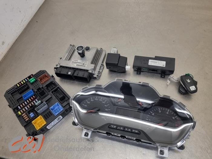 Serrure de contact + ordinateur d'un Peugeot Partner, -, 3 mois de garantie, Utilisé, -