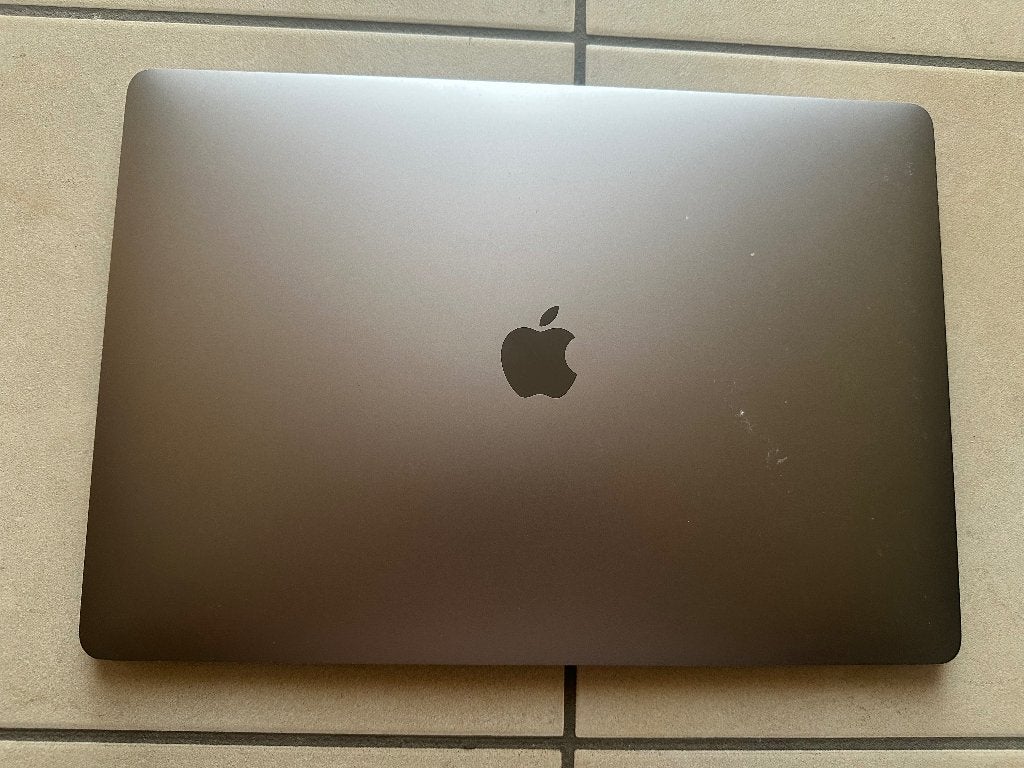 MacBook Pro 15” (2018) – Intel i7 – 1TB SSD + Satechi 7-in-1, Computers en Software, MacBook Pro, 1 TB of meer, Gebruikt, 2 tot 3 Ghz