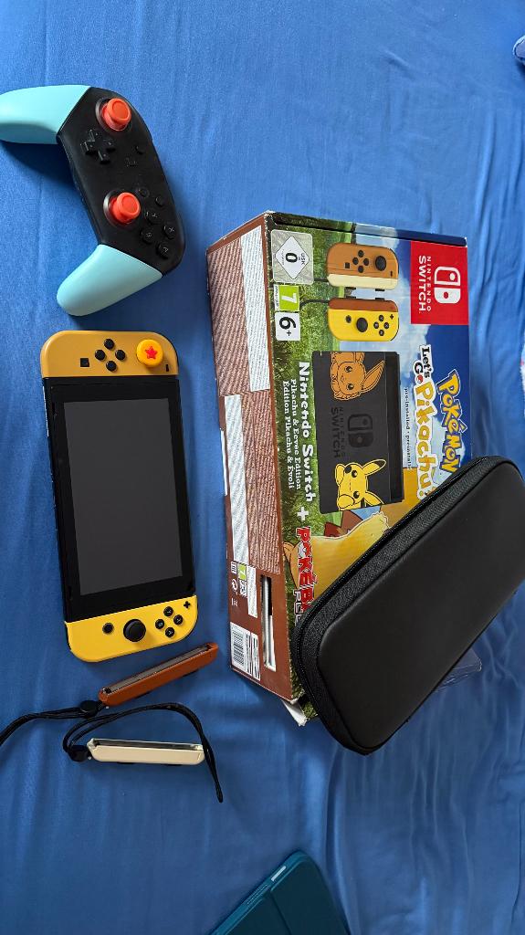 Nintendo Switch Pokémon édition + Switch Pro Controller, Enlèvement, Comme neuf, Avec 1 manette, Switch Original