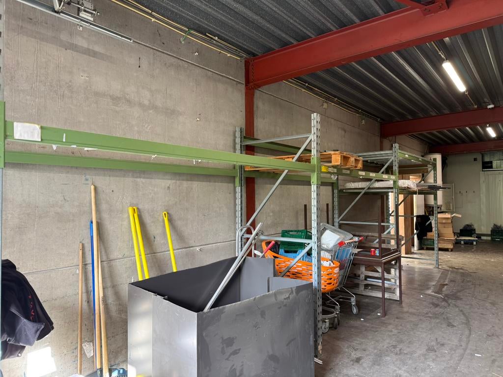 Palletrek, Zakelijke goederen, Ophalen