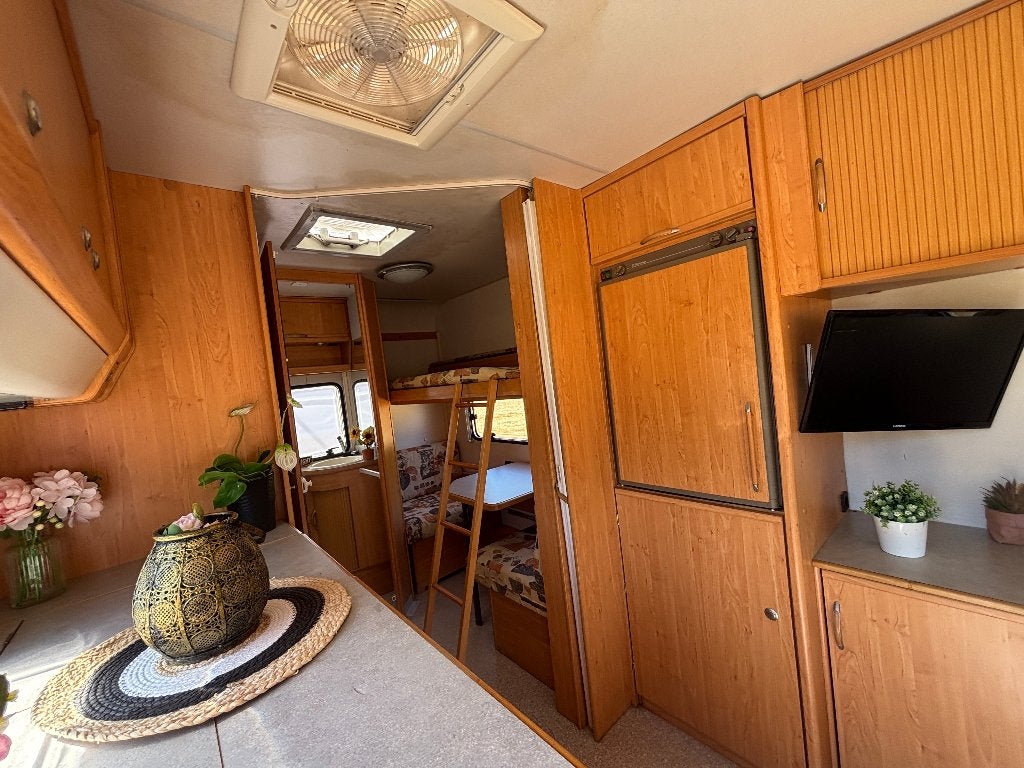 Leuke Knaus Caravan met stapelbed MTM: 1.300kg met leufel., Rondzit, Bedrijf, 5 tot 6 meter, Knaus