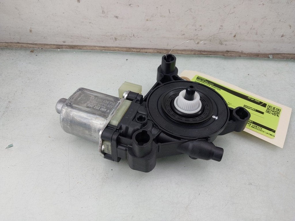 MOTEUR LEVE VITRE ELECTRIQUE Audi A3 Sportback (8YA), Robert Bosch AG, Audi, Utilisé, Robert-Bosch-Allee 1
74232  Abstatt, DE