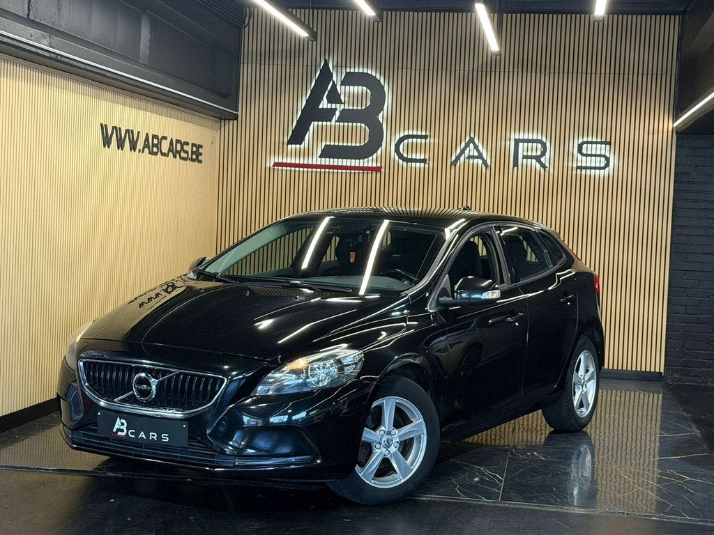 Volvo V40 2.0D * TRES PROPRE * (bj 2017), Auto's, Volvo, Gebruikt, 4 cilinders, 1969 cc, Bedrijf