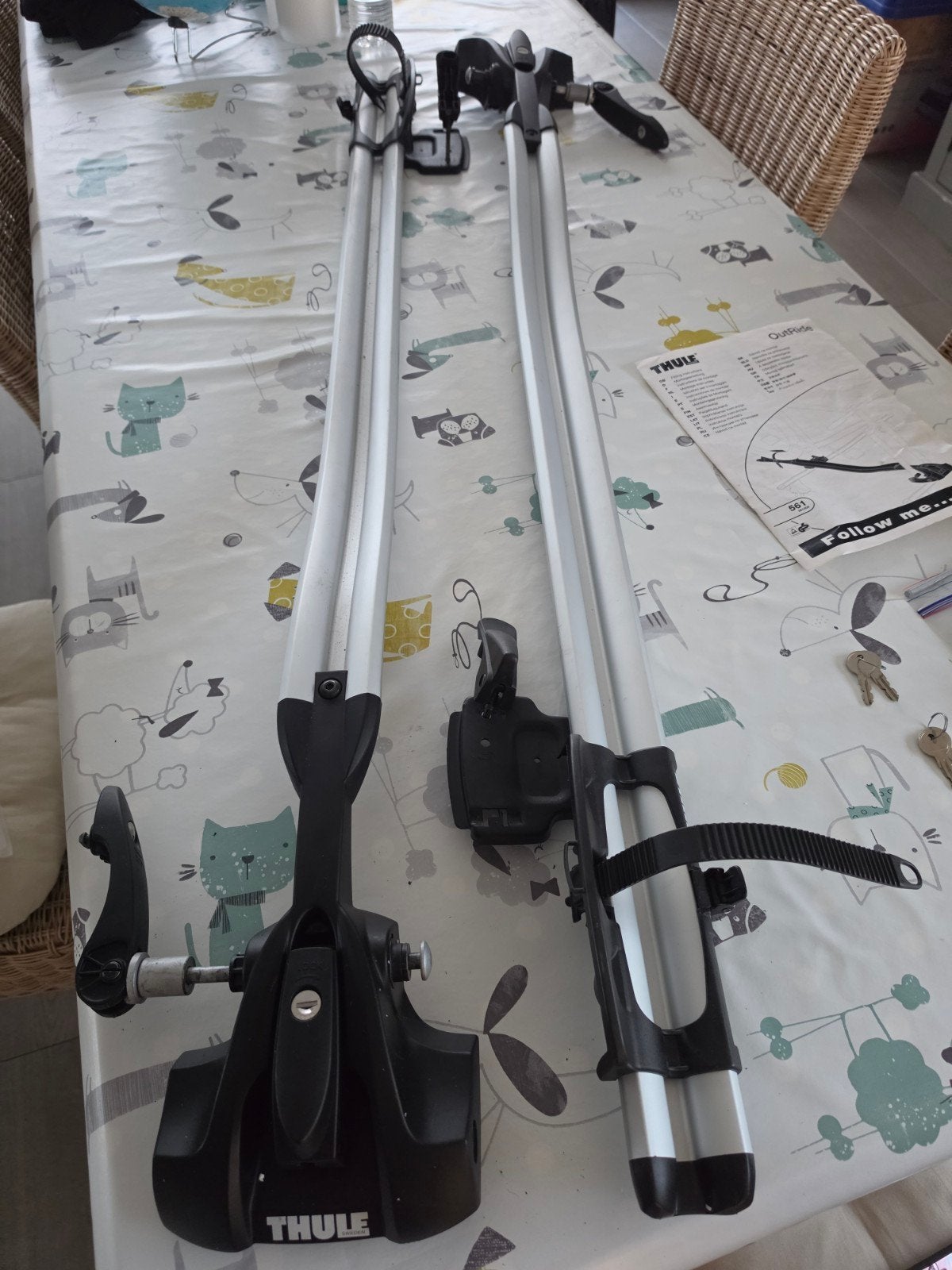 Porte-vélos de toit 2 pièces Thule OutRide 561, Autos : Divers, Porte-vélos, Enlèvement ou Envoi