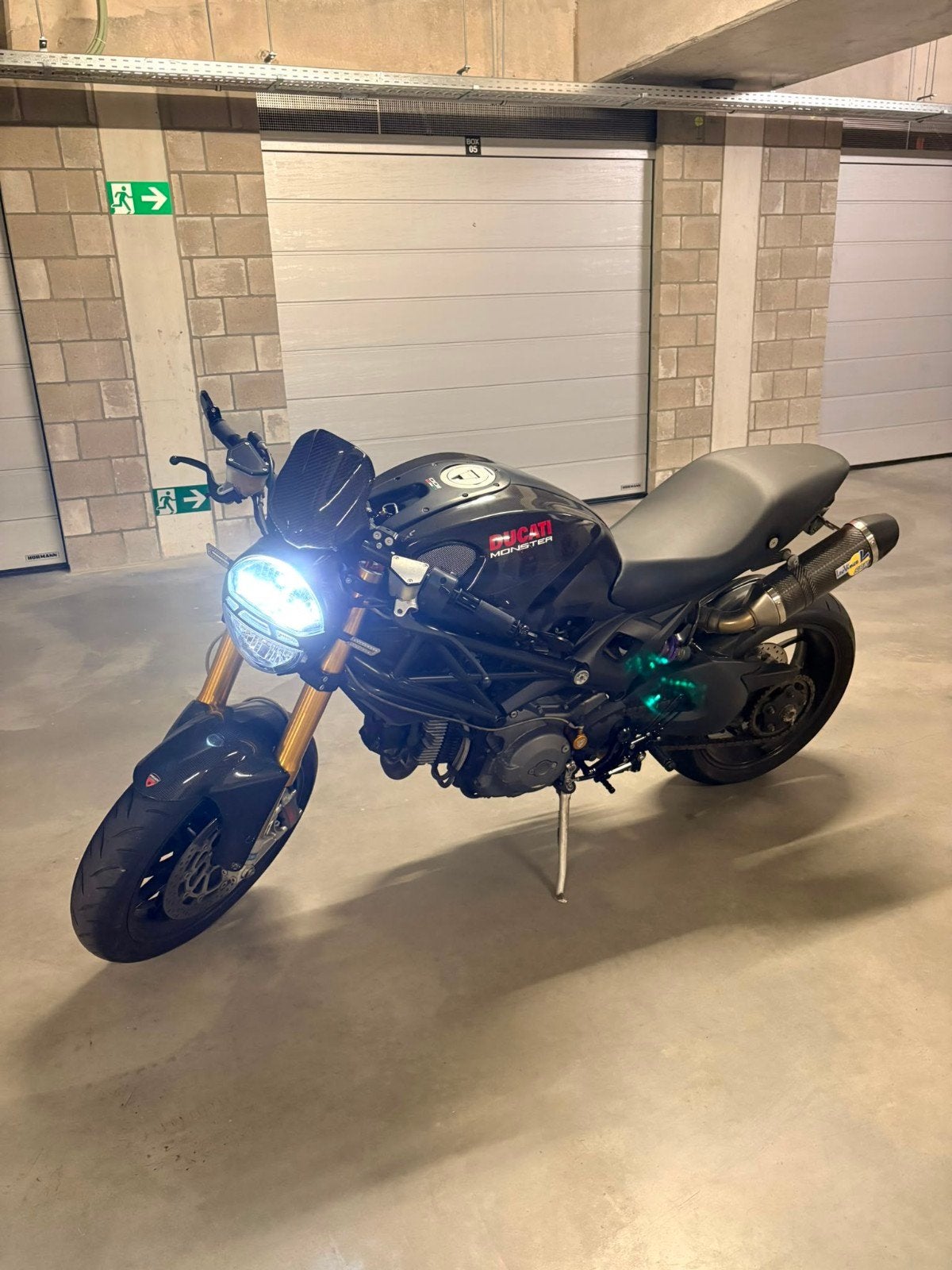 Ducati Monster 1100S, full carbon , leovince, Motoren, 2 cilinders, Occasion, Motorrijbewijs A, Particulier