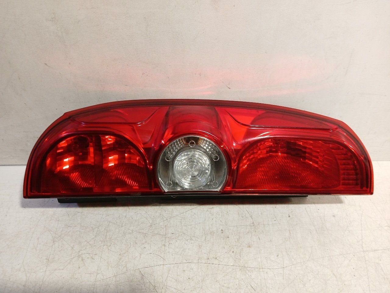 Achterlicht links buiten Fiat Doblo, Onderdelen@venauto.nl, Van der Ven Autorecycling B.V., Ettenseweg 76, 4706 PB Roosendaal, The Netherlands