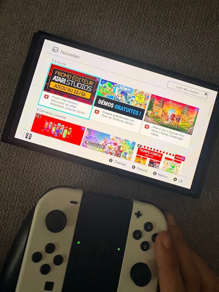 Switch oled, Consoles de jeu & Jeux vidéo, Consoles de jeu | Nintendo Switch, Enlèvement, Neuf, Avec 2 manettes, Switch OLED