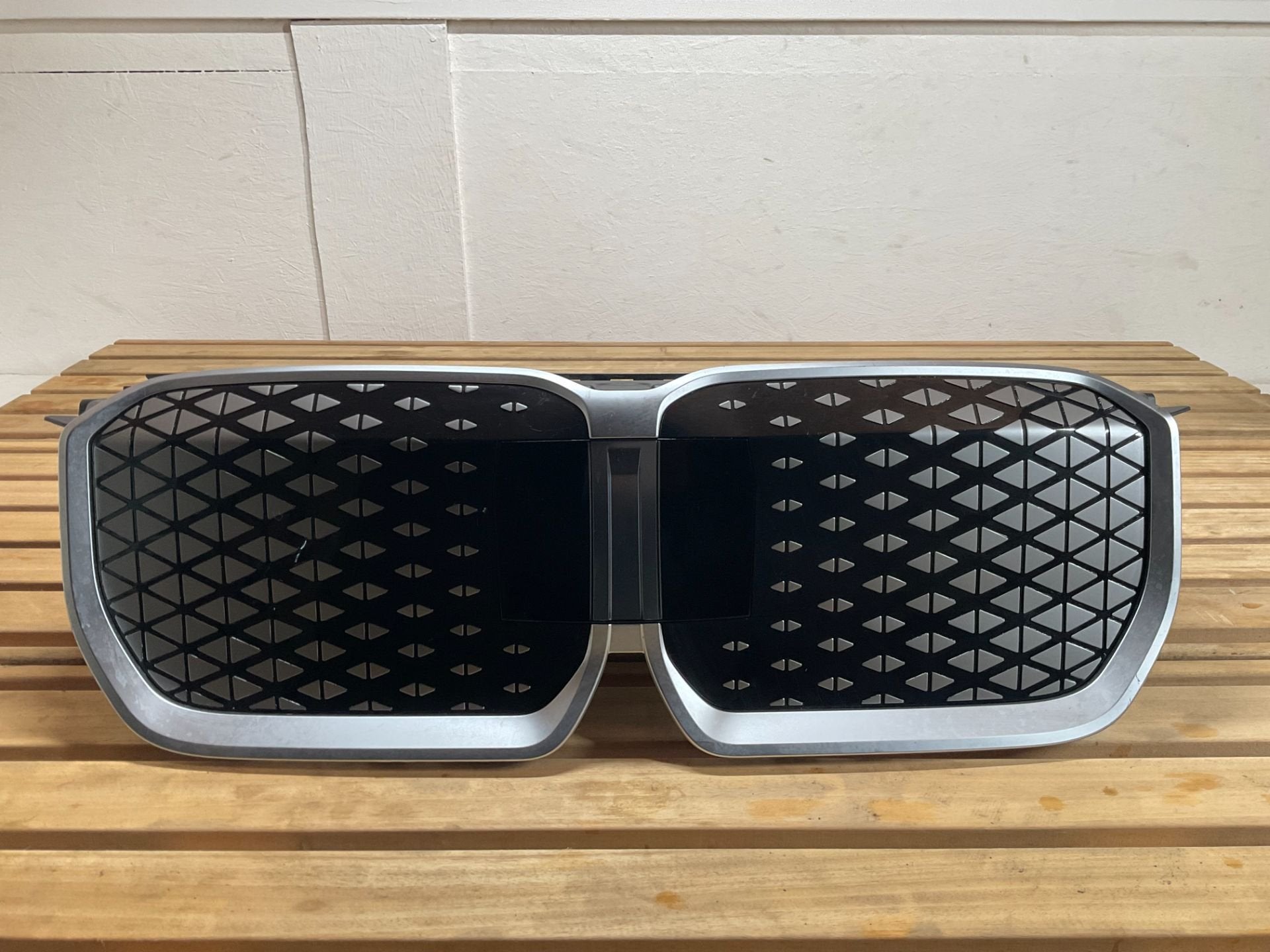 Grille de pare-chocs BMW X1 U11 2022 51135A7D664 grille BM-0, Petuelring 130
80788  Munich, DE, Info@bmw.de, Utilisé, BMW