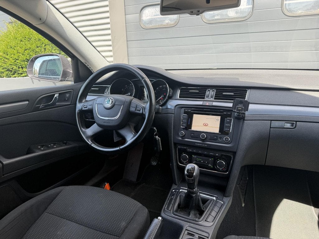 Skoda Superb Combi 1.8 TSI Comfort Business Line | Navigatie, Auto's, Skoda, Voorwielaandrijving, Euro 5, Stof, Gebruikt