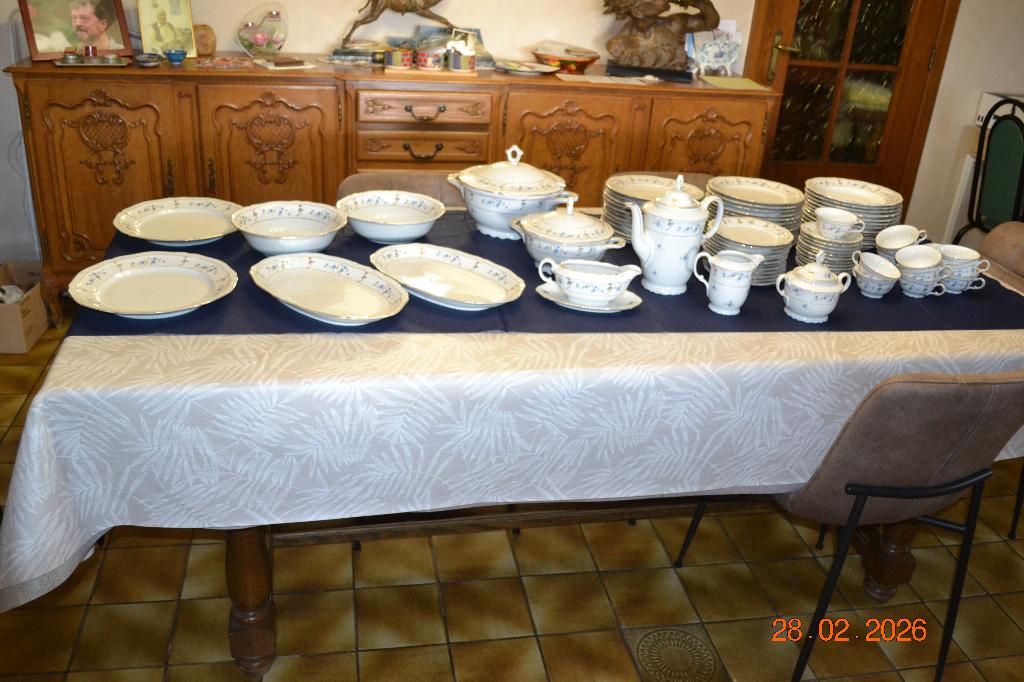 Service en fine porcelaine 83 pièces, Maison & Meubles, Cuisine | Vaisselle, Enlèvement, Porcelaine