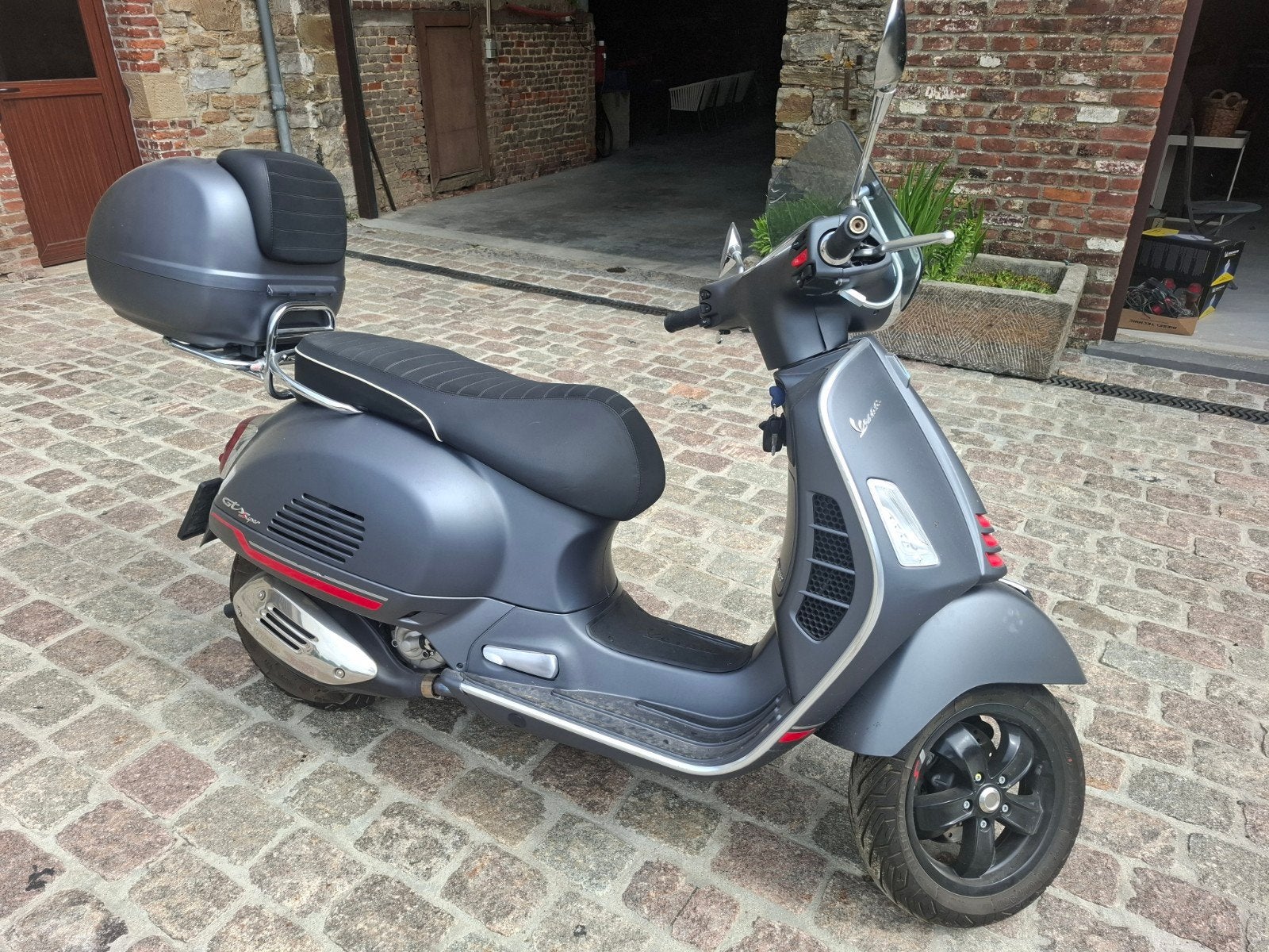 Vespa 300 GTS, Ophalen