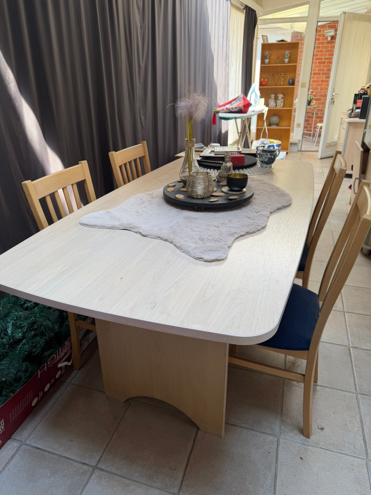 Eetplaats tafel,4stoelen en kast, Antiek en Kunst, Antiek | Meubels | Kasten, Ophalen