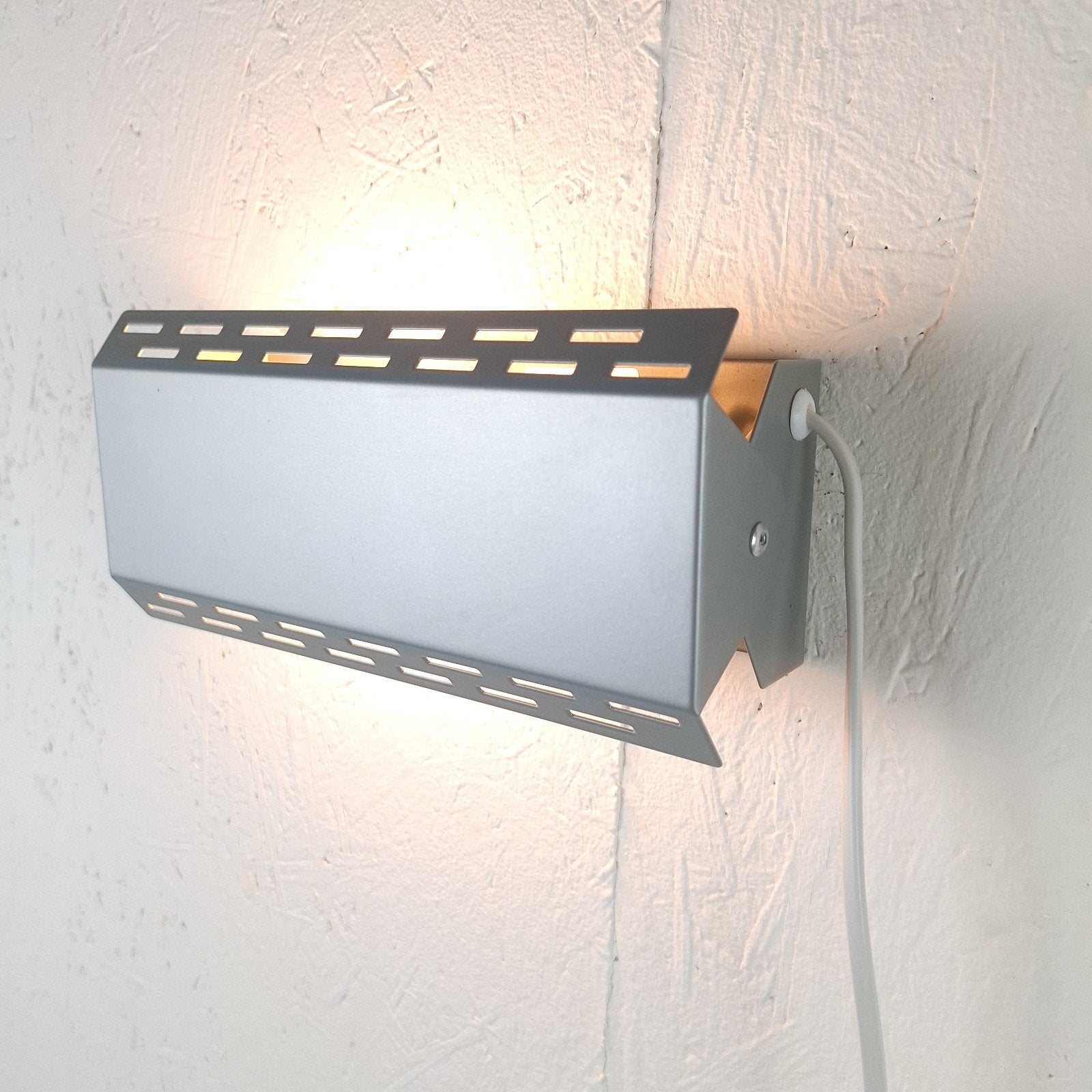 Vintage wandlamp grijs metaal jaren 80 Memphis Milano, Huis en Inrichting, Bedlamp, Ophalen of Verzenden, Metaal, Grijs