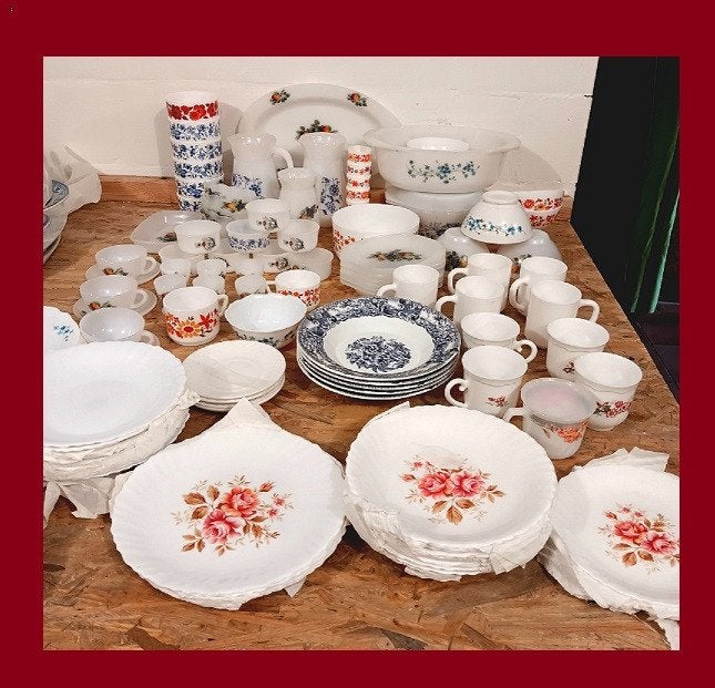 Lot de  120 belles pièces Arcopal 1970, Antiquités & Art, Antiquités | Services (vaisselle) pièces, Enlèvement