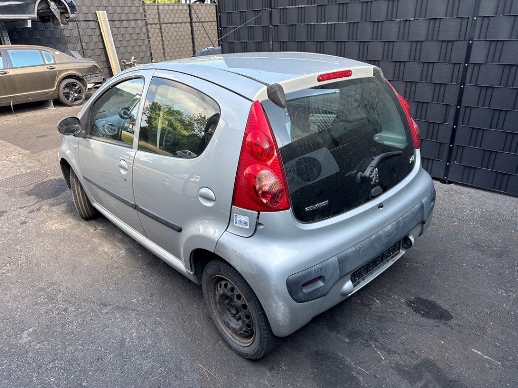 FEU ARRIÈRE GAUCHE Peugeot 107 (|6350X6|634686|), Kontakt-peugeot@peugeot.com, Utilisé, Peugeot Deutschland GmbH, Bahnhofsplatz
65423  Rüsselsheim, DE