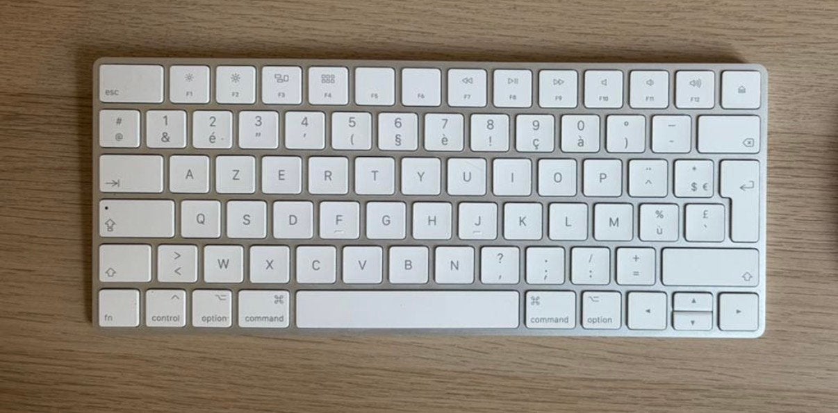 Apple AZERTY magic Keyboard, Computers en Software, Ophalen of Verzenden, Azerty, Zo goed als nieuw, Draadloos