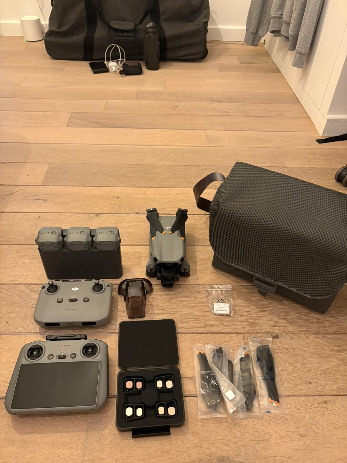 DJI Air 3 Fly More Combo – RC 2 + RC-N2 – DJI Care tot 05/27, Audio, Tv en Foto, Drones, Ophalen, Zo goed als nieuw, DJI