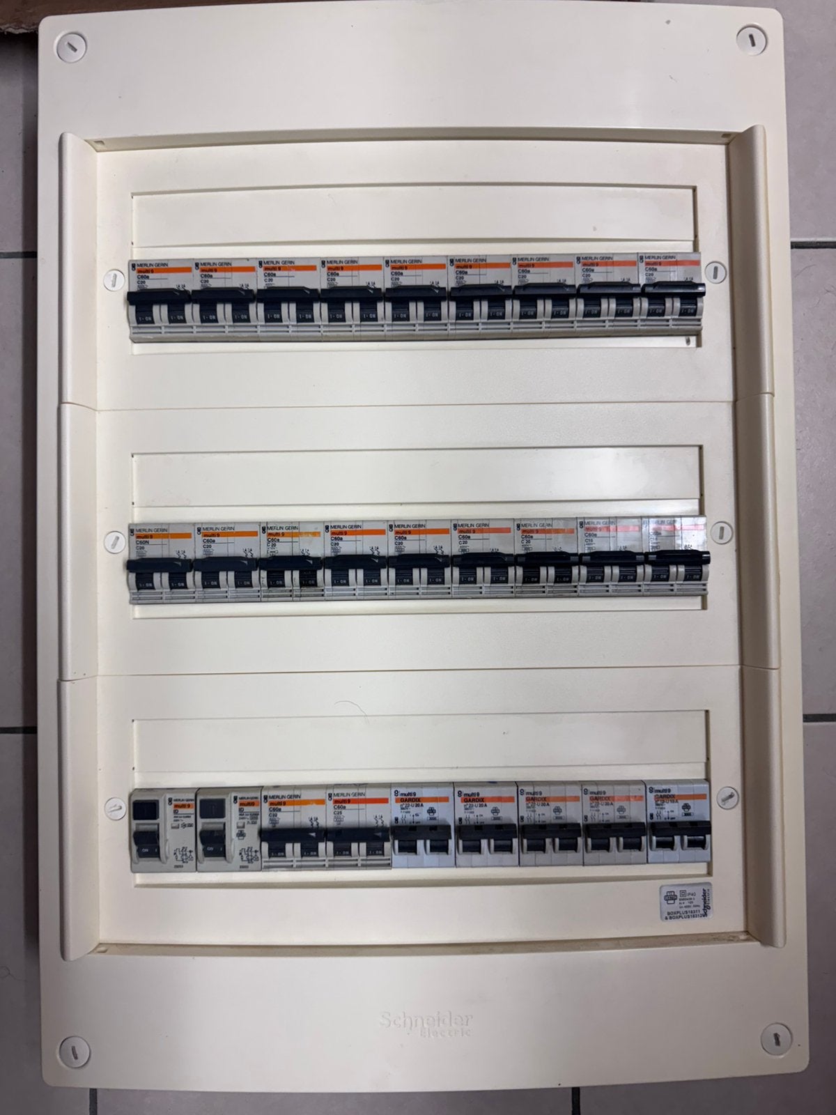 Boîte à fusibles, Bricolage & Construction, Électricité & Câbles, Comme neuf, Schneider Electric, Enlèvement
