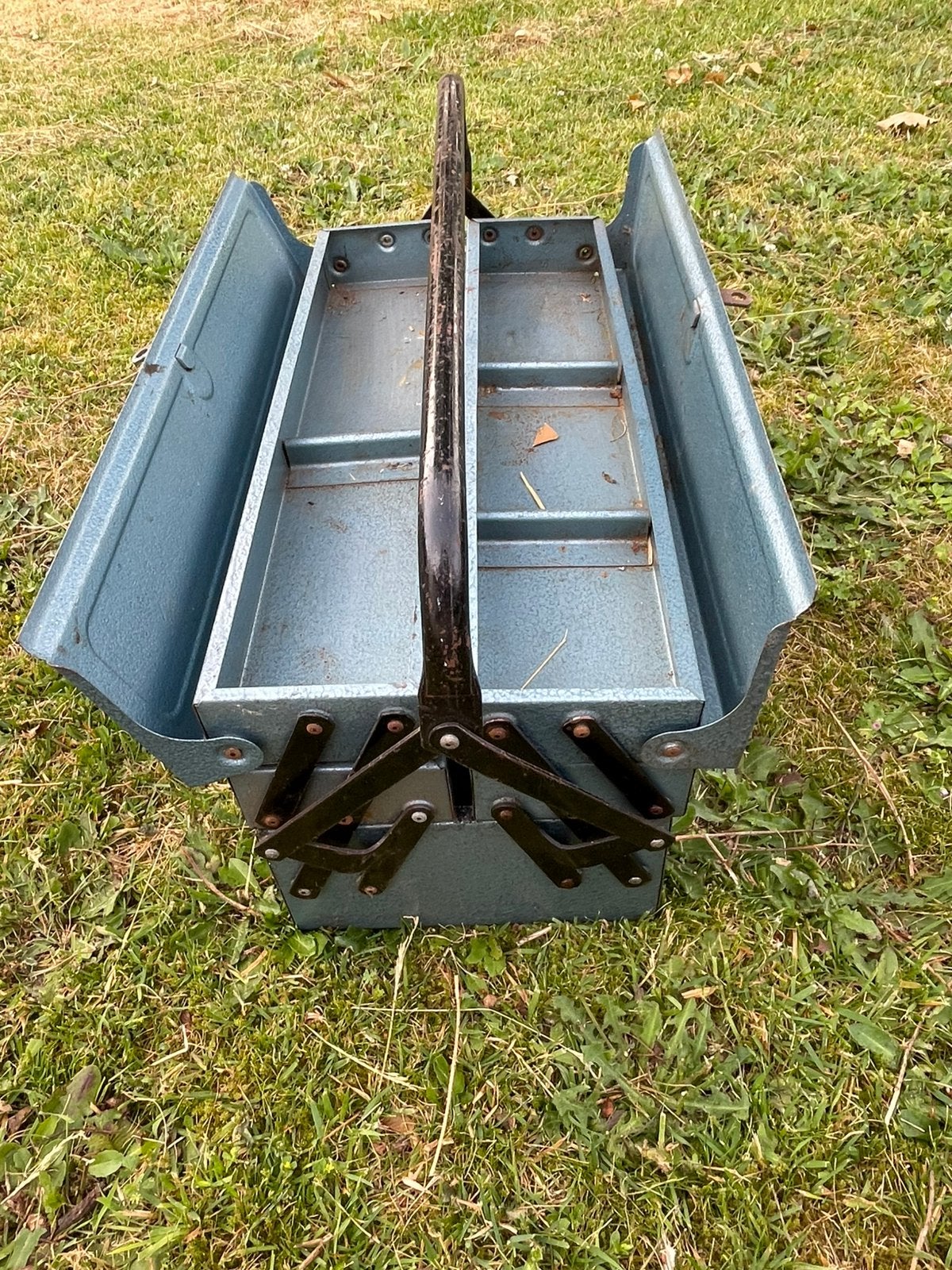 Boîte à outils en métal en état d'usage, Enlèvement, Utilisé