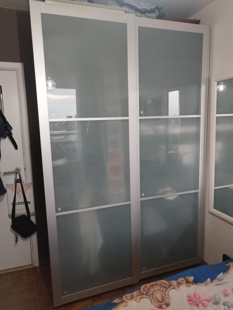 Kleerkast met schuifdeuren