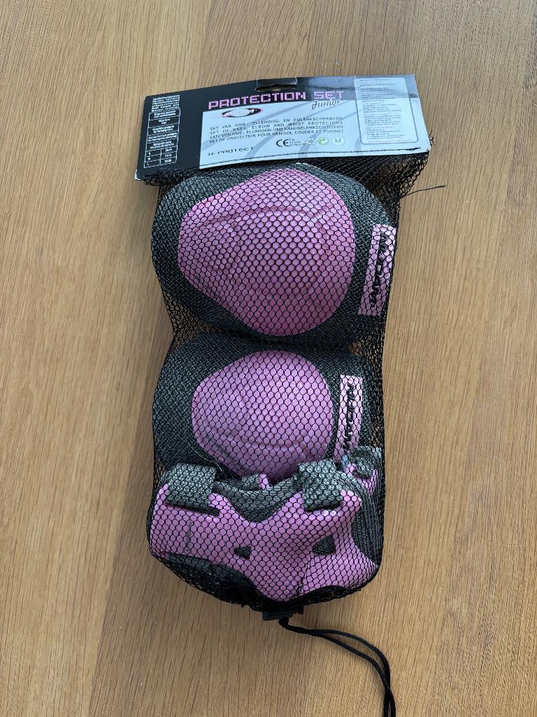 Skeeler protection set Junior - Nijdam - maat M - 3 delig, Sport en Fitness, Skeelers, Kinderen, Nieuw, Bescherming, Ophalen