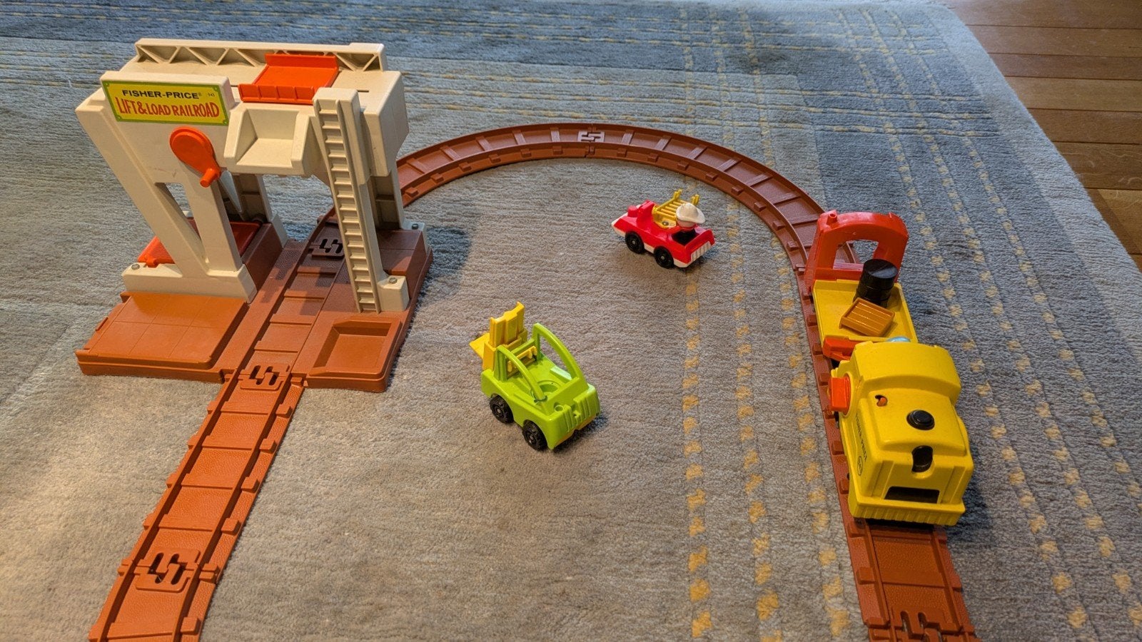 Vintage Fisher-Price Lift & Load Railroad + brandweerman, Kinderen en Baby's, Ophalen, Gebruikt