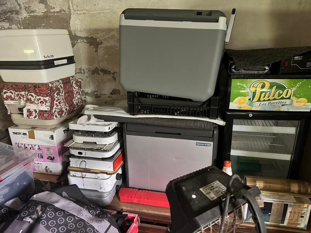 kooktoestellen, koelkasten, toiletten enz. voor caravans, Ophalen, Zo goed als nieuw