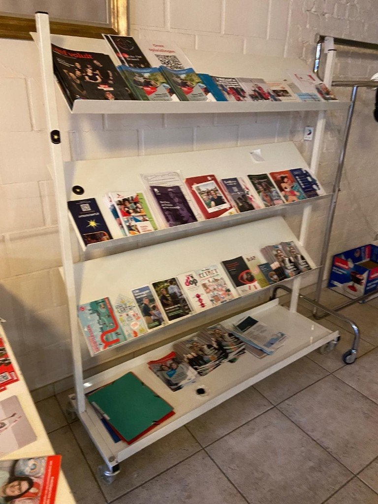 Présentoir blanc pour dépliants, magazines et brochures, Enlèvement