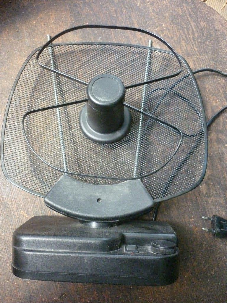 Paraboolantenne binnenhuis VHF/UHV/FM 230/12 volt, Ophalen of Verzenden, Zo goed als nieuw