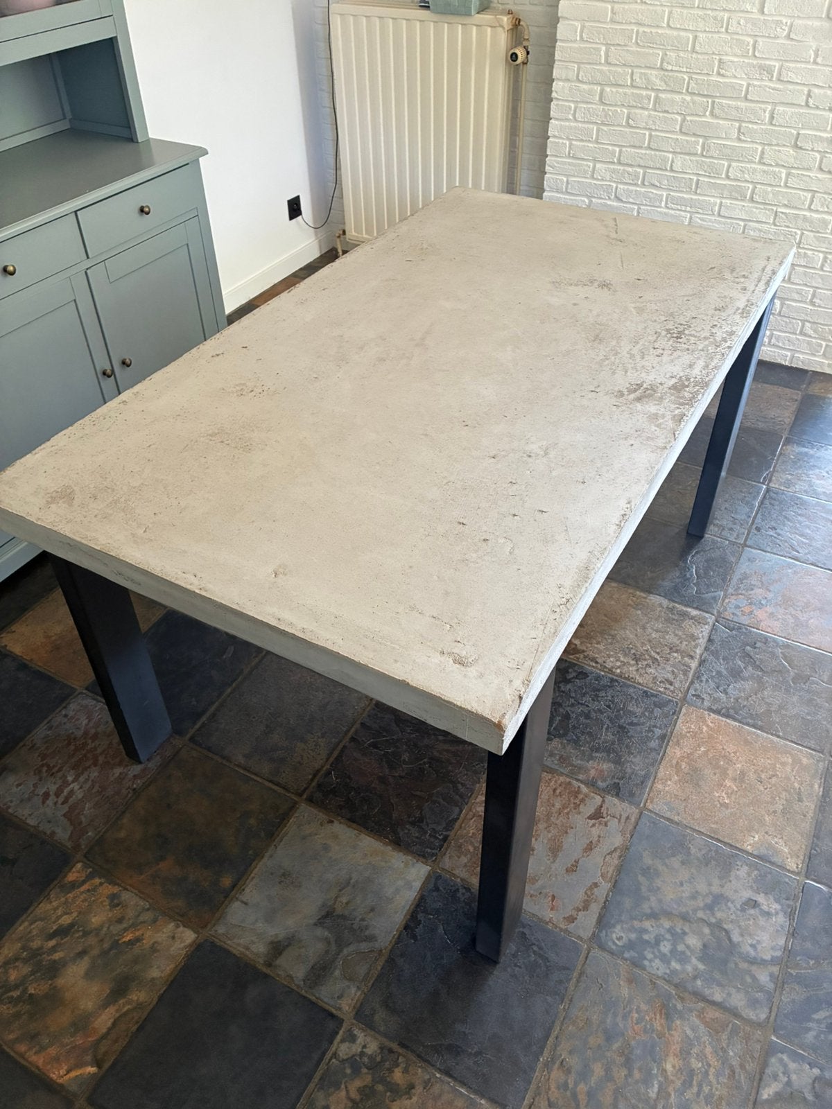 Eettafel beton met zwart onderstel 90x160cm, Huis en Inrichting, Ophalen, Overige materialen, Gebruikt, 50 tot 100 cm