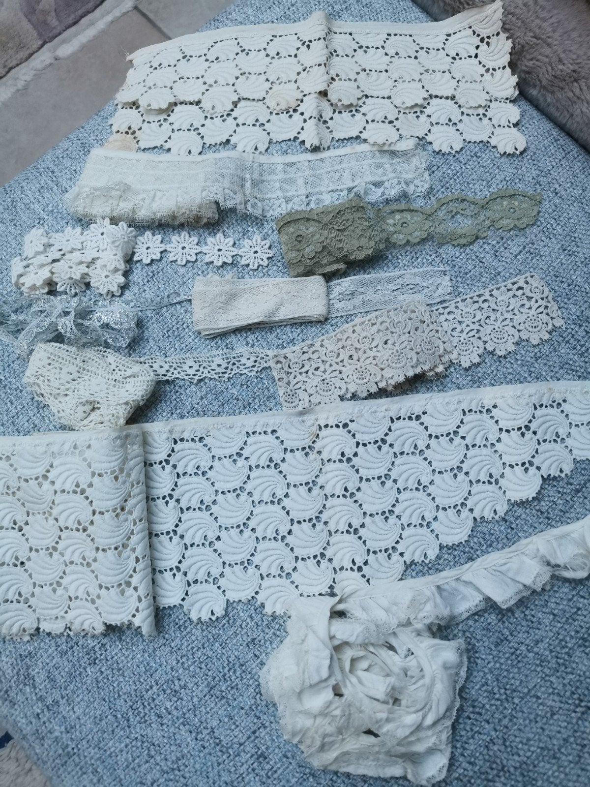 Ensemble de 10 pièces de dentelle ancienne, Antiquités & Art, Antiquités | Vêtements et Textile, Enlèvement ou Envoi