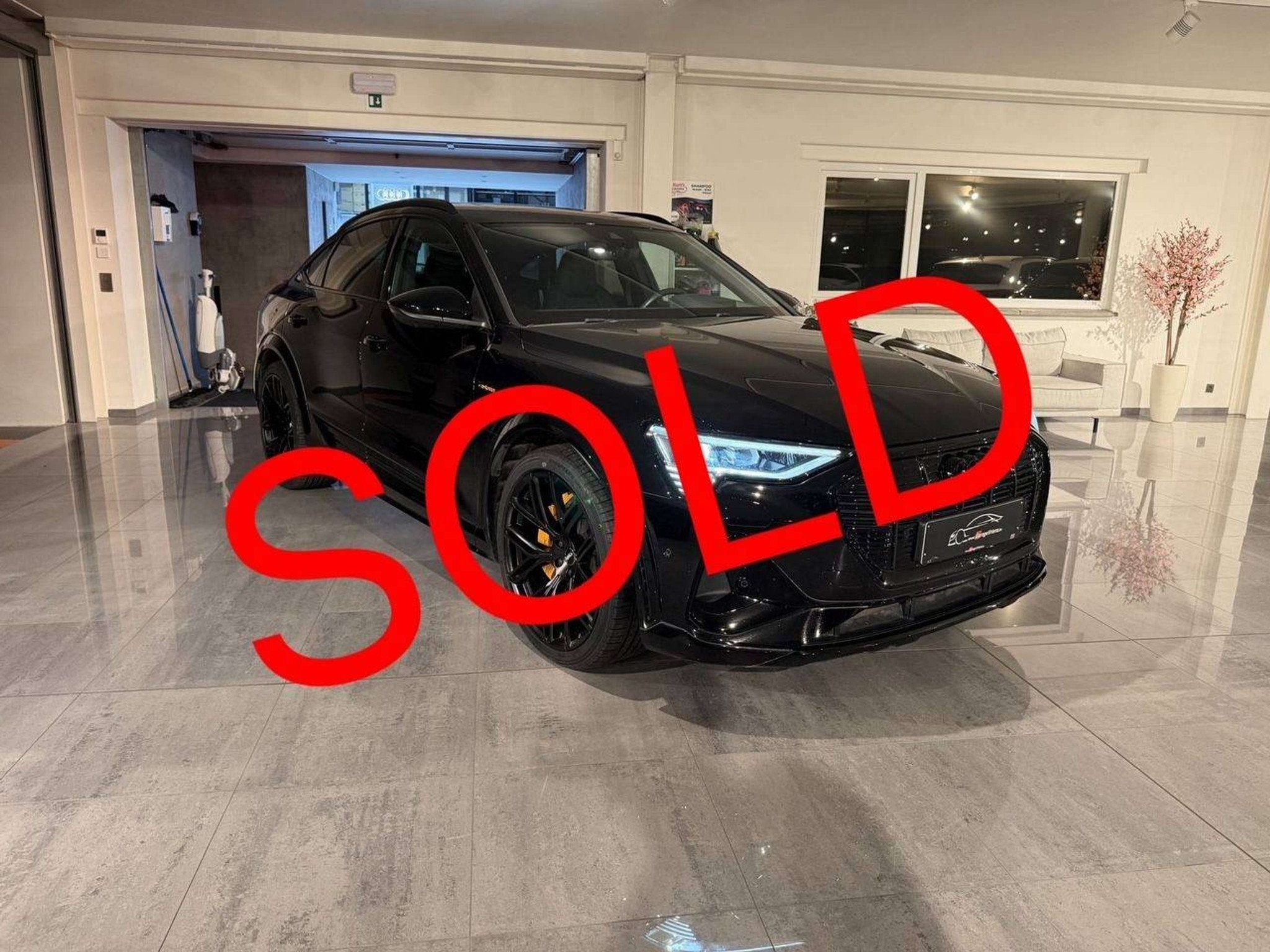 Audi SQ8 e-tron SOLD BIJ GARAGE VRIENS YVES BV!, Cuir, Achat, Phares entièrement LED, 5 places