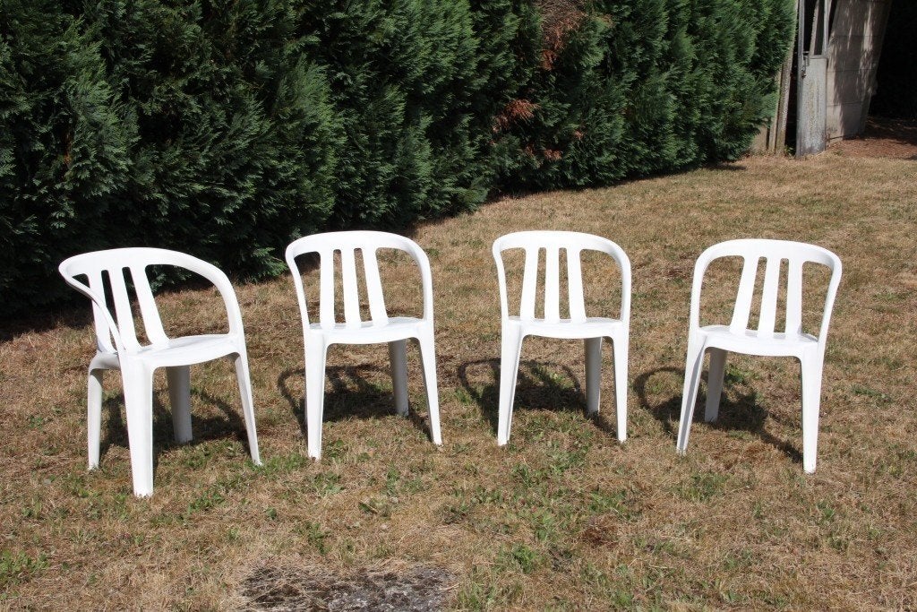 4 Tuinstoelen kunststof wit met bijhorende kussens, Enlèvement, Comme neuf, Synthétique, Empilable
