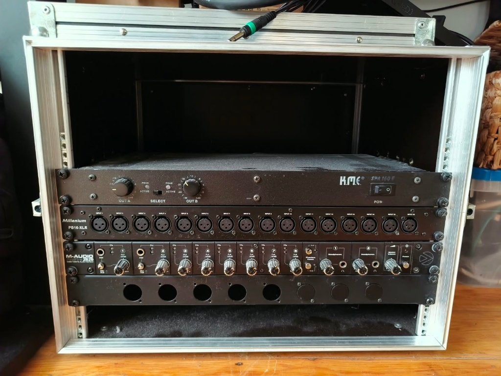 Flightcase met audio apparatuur, Audio, Tv en Foto, Ophalen of Verzenden, Gebruikt, Audio