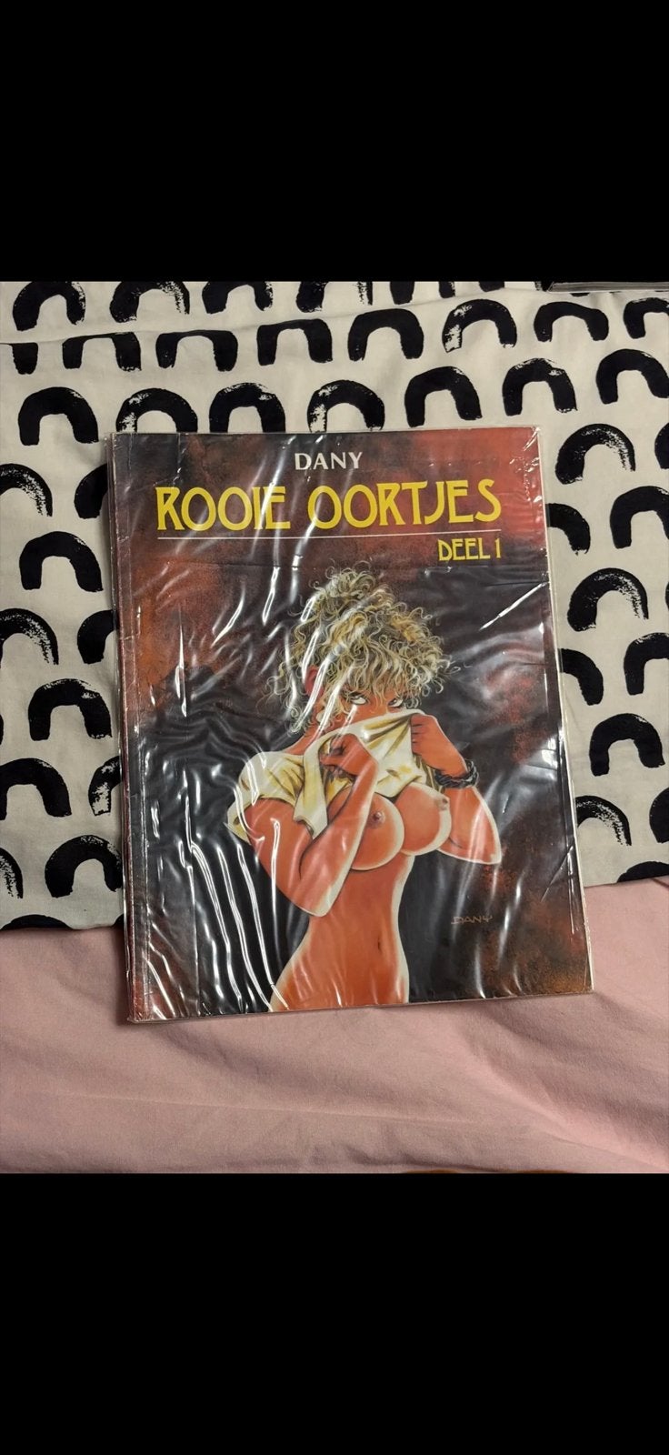 9 rooie oortjes strips, Enlèvement, Comme neuf