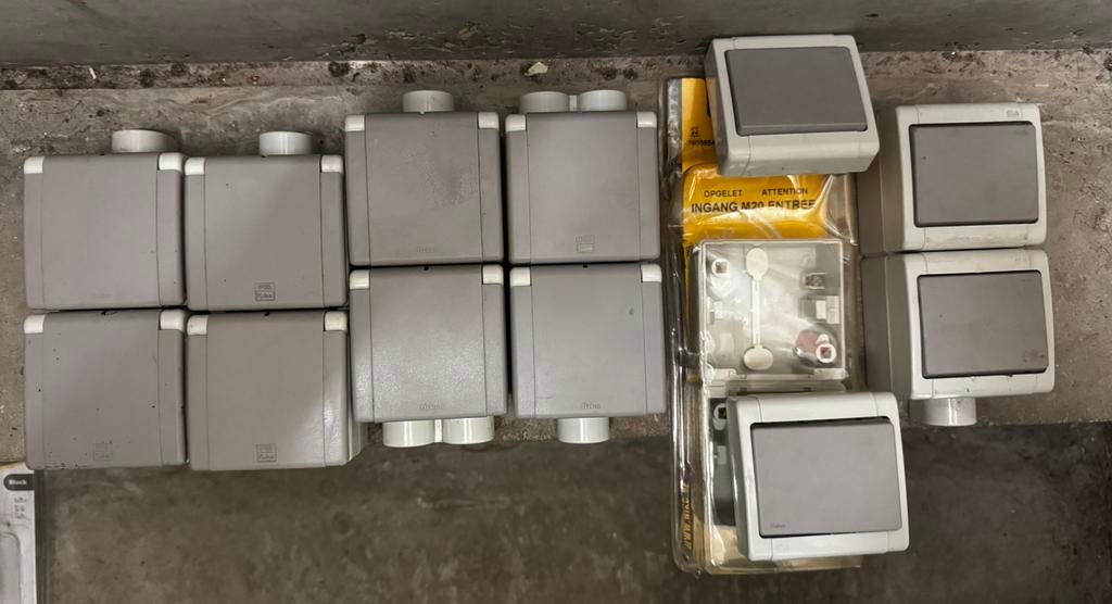 Niko schakelmateriaal hydro 55, Ophalen, Zo goed als nieuw