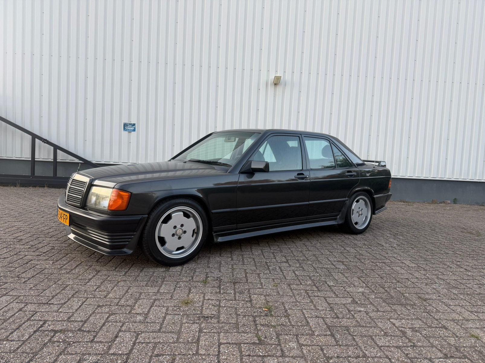 Mercedes w201 190e 2.3 oldtimer, 100 kW, Achterwielaandrijving, Zwart, 4 cilinders