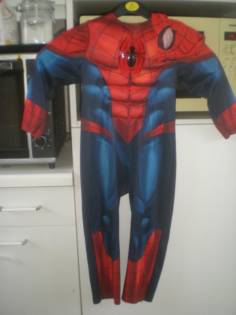 gespierd spiderman pak met masker,5- 7 jaar, Kinderen en Baby's, Ophalen of Verzenden, Zo goed als nieuw