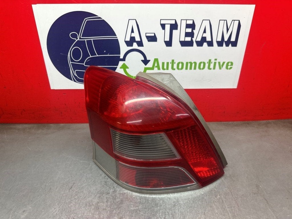 FEU ARRIÈRE GAUCHE Toyota Yaris II (P9) (01-2005/12-2014), Kundenbetreuung@toyota.de, Toyota, Utilisé, Toyota-Allee 2
50858  Köln, DE