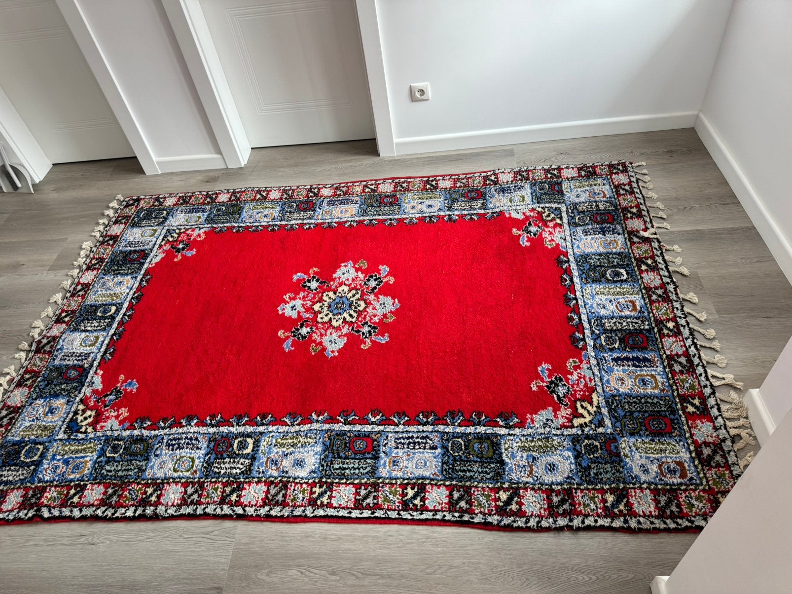 Handgeknoopt Marokkaans wollen tapijt 250 x 170 cm, Huis en Inrichting, Stoffering | Tapijten en Vloerkleden, Ophalen, Zo goed als nieuw
