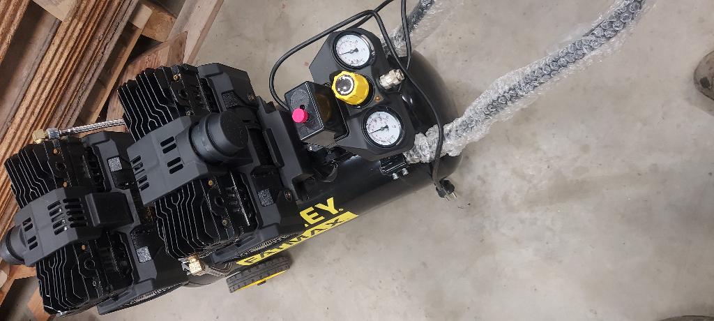 Compressor stanley fatmax we305/8/50 NIEUW, Doe-het-zelf en Bouw, Compressors, Ophalen, 6 tot 10 bar, Zo goed als nieuw, Olievrij