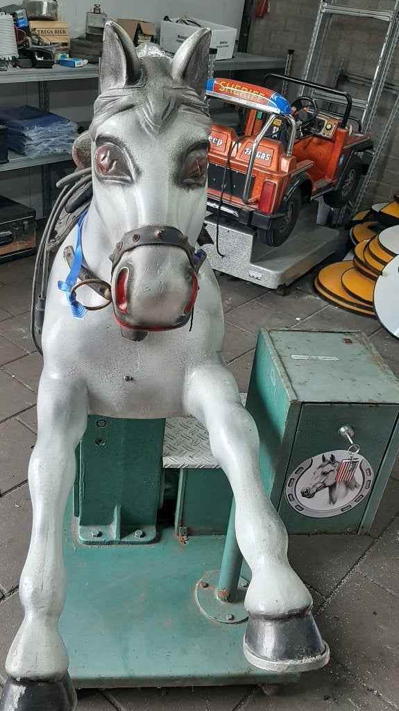 Kiddy ride paard jaren '60, Enlèvement, Utilisé