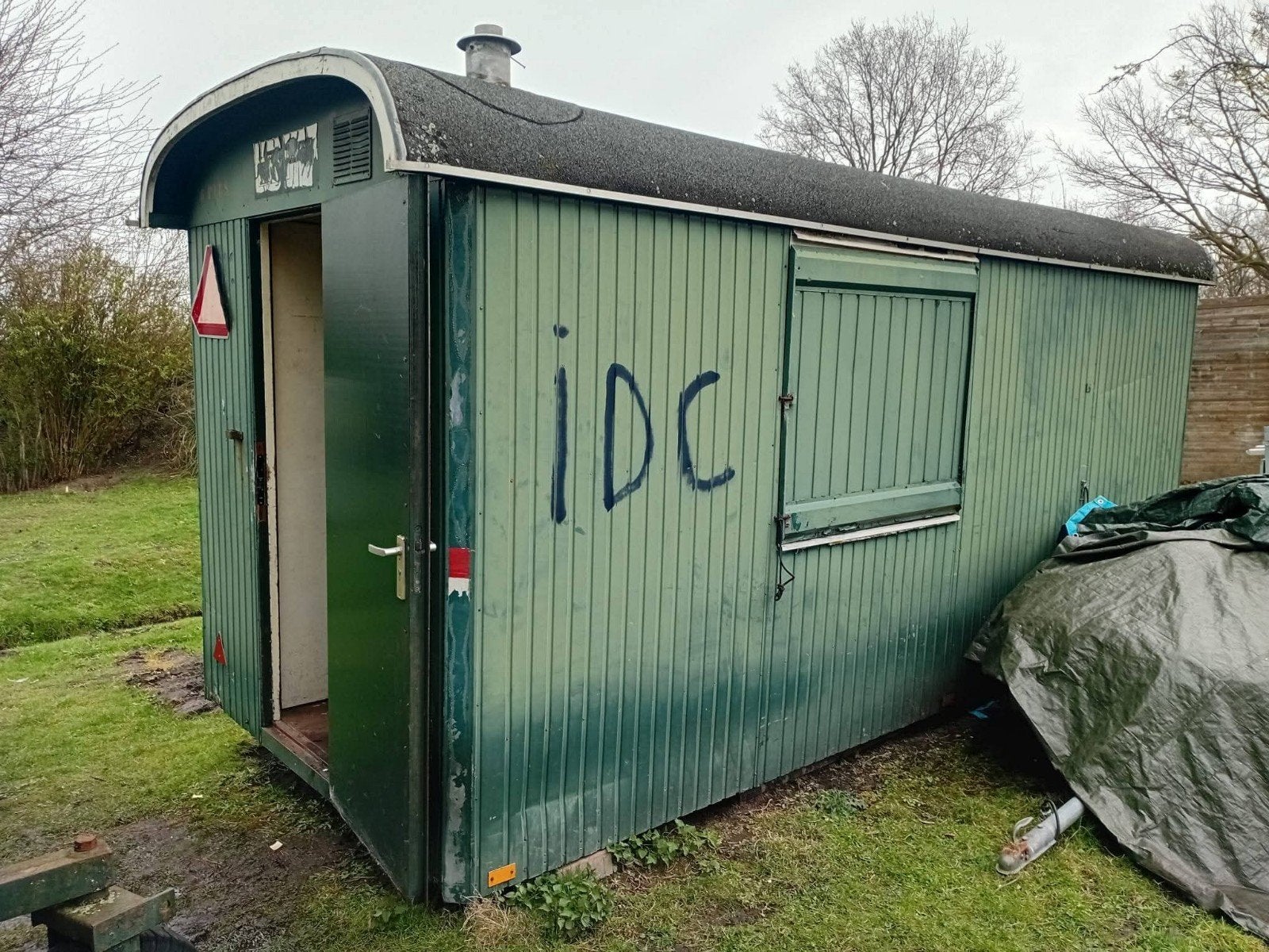 Bouwkeet. / schaftwagen opknapper, Ophalen