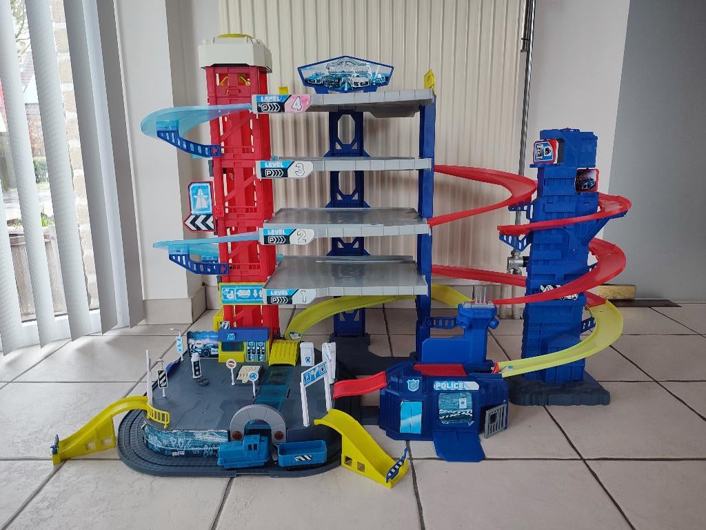 Te koop: Majorette autogarage + speelmat, Kinderen en Baby's, Speelgoed | Racebanen, Gebruikt, Ophalen